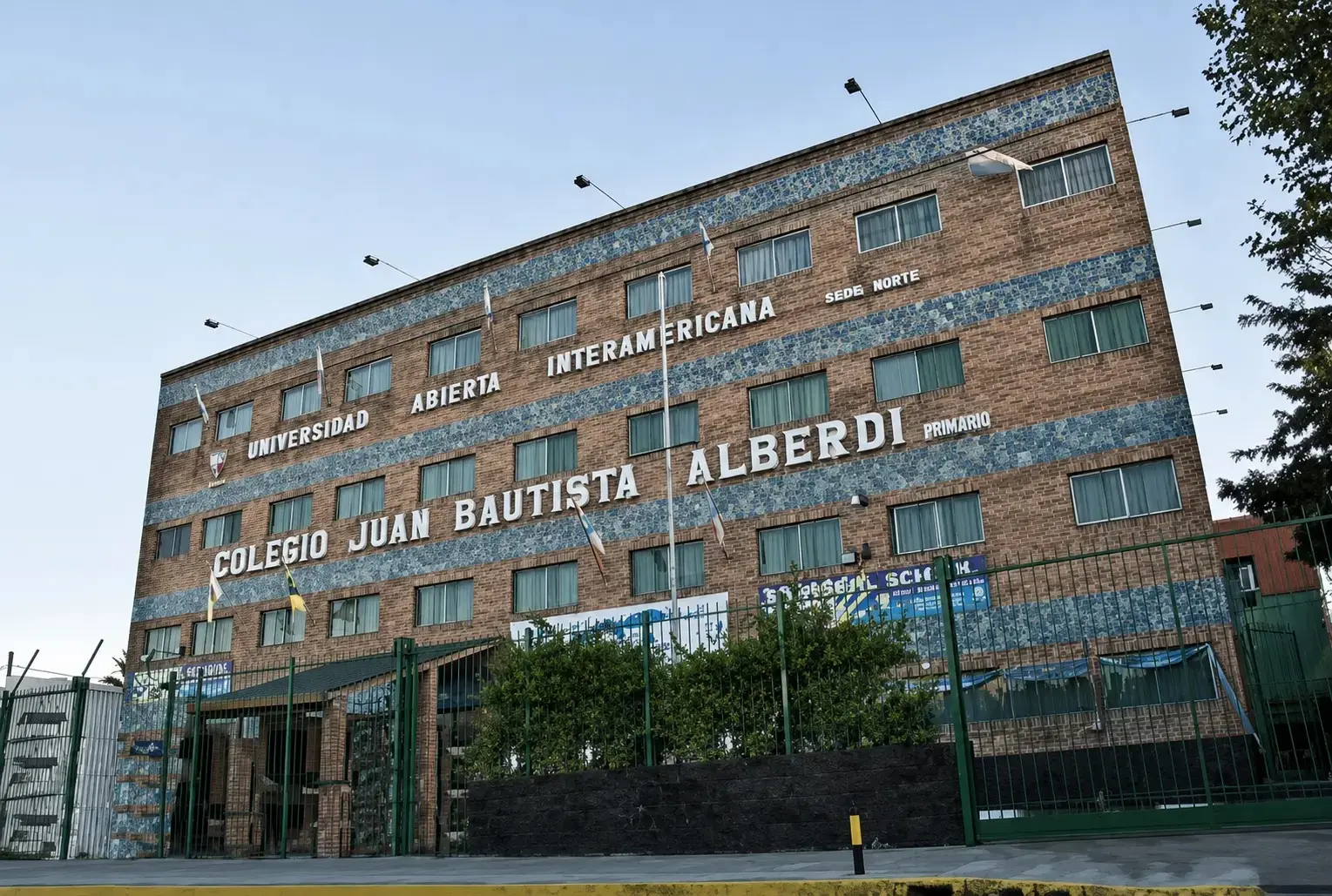 Fachada antigua del Colegio Juan Bautista Alberdi